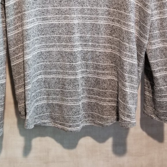 GREEN ENVELOPE LONG SLEEVE GREY & WHITE STRIPE WOMENS SWEATER - Picture 8 of 8